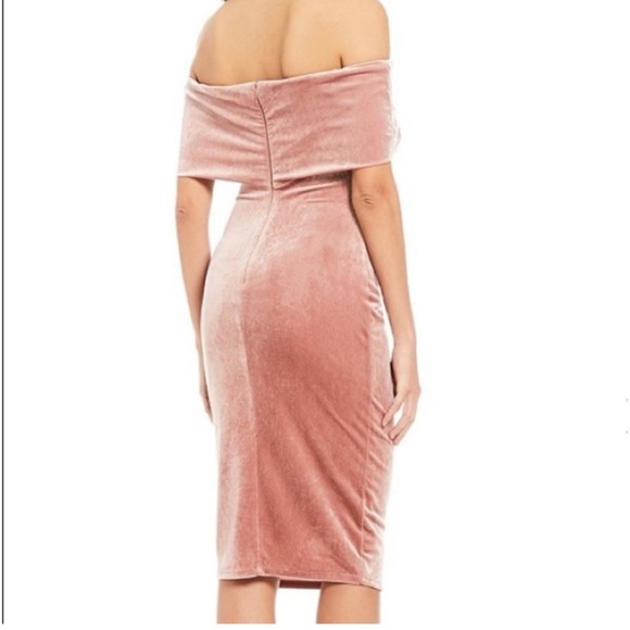 Gianni Bini Bell Off the Shoulder Red Velvet Body-con Midi Dress Size: L - Picture 3 of 9